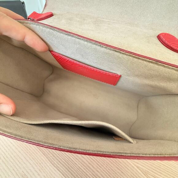 Louis Vuitton Epi Twist MM Red - Picture 8 of 16